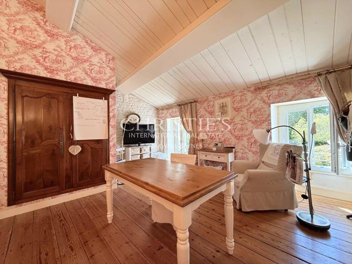 Image No.34-6 Bed House for sale