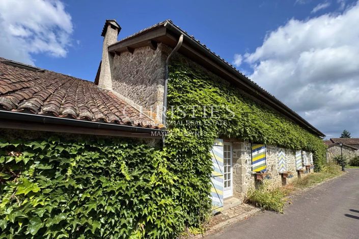 Image No.19-18 Bed House for sale