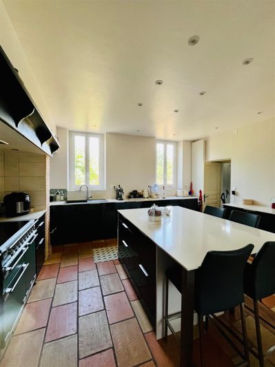 Image No.6-5 Bed House for sale