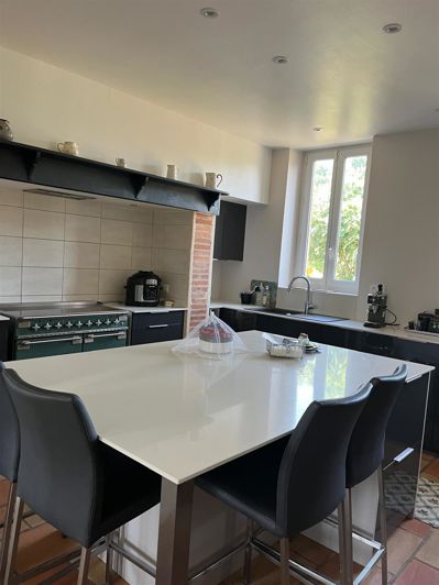 Image No.7-5 Bed House for sale