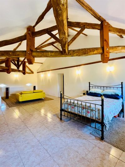 Image No.8-5 Bed House for sale