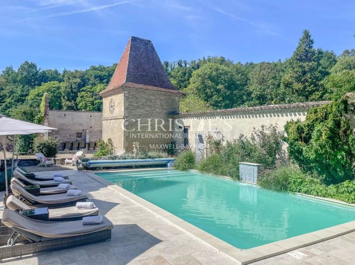 Image No.2-10 Bed House for sale