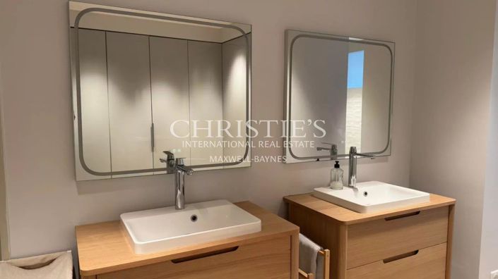 Image No.16-3 Bed House for sale