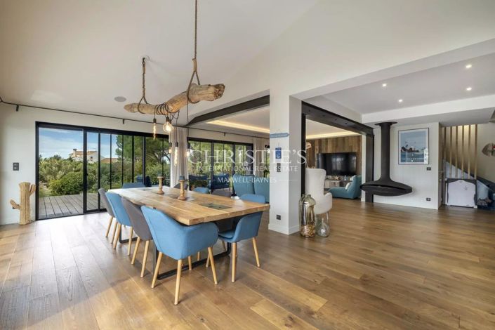 Image No.6-5 Bed House for sale