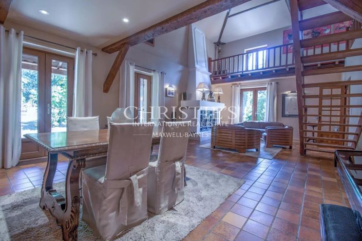 Image No.10-5 Bed House for sale