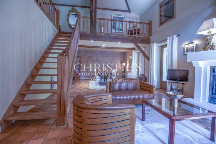 Image No.8-5 Bed House for sale