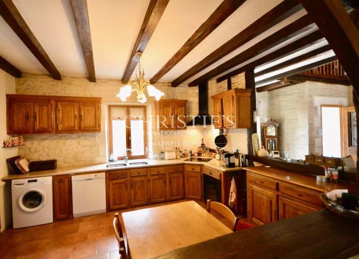 Image No.17-6 Bed House for sale