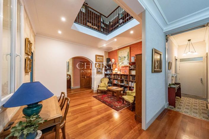 Image No.6-5 Bed House for sale