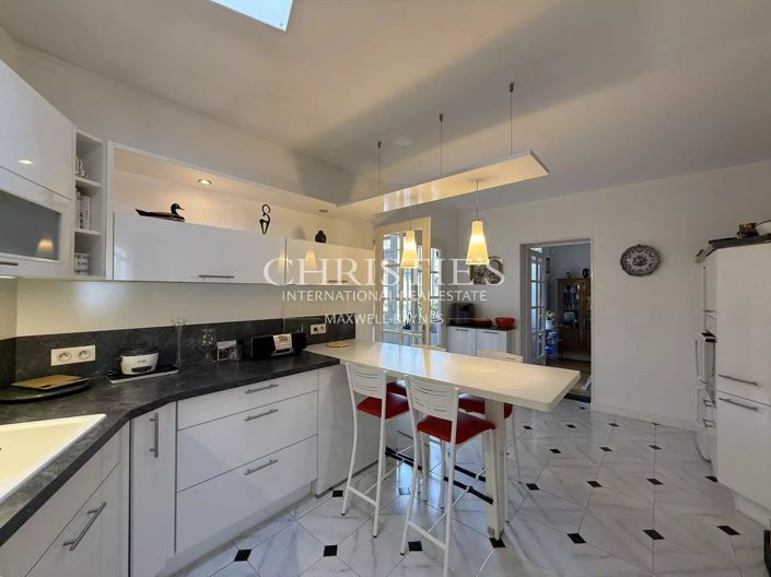 Image No.12-6 Bed House for sale