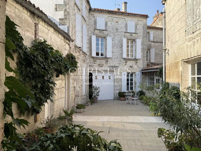 Image No.2-6 Bed House for sale