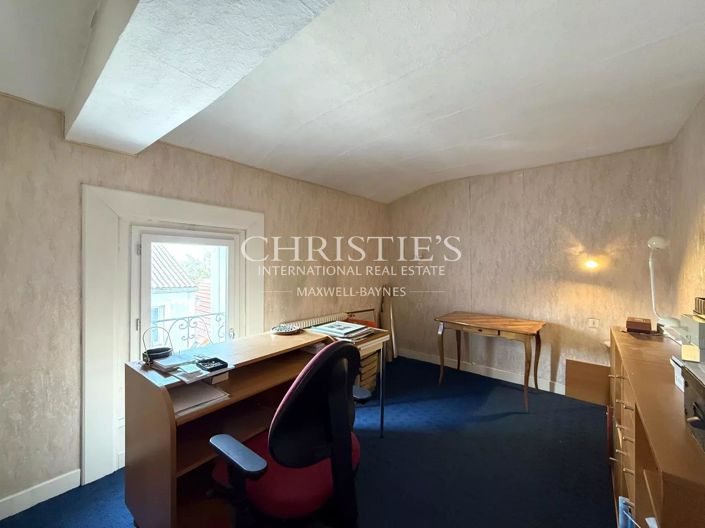 Image No.21-6 Bed House for sale