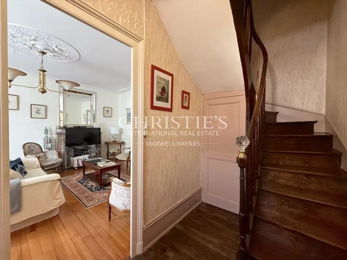 Image No.8-6 Bed House for sale