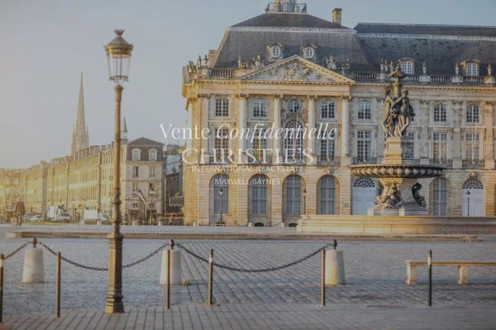 Image No.8-8 Bed House for sale