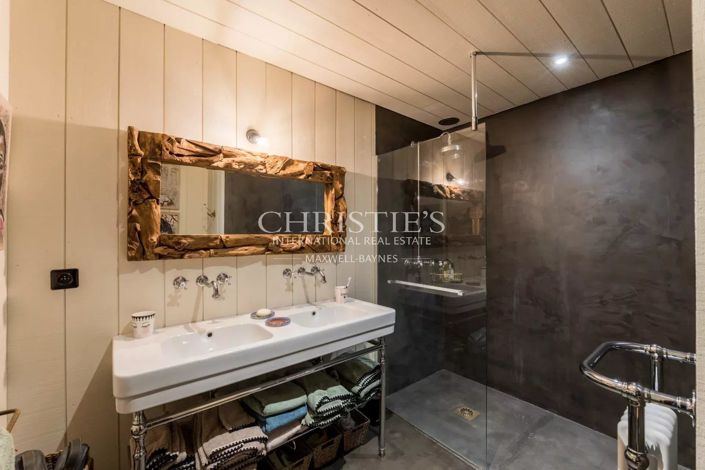 Image No.18-6 Bed House for sale