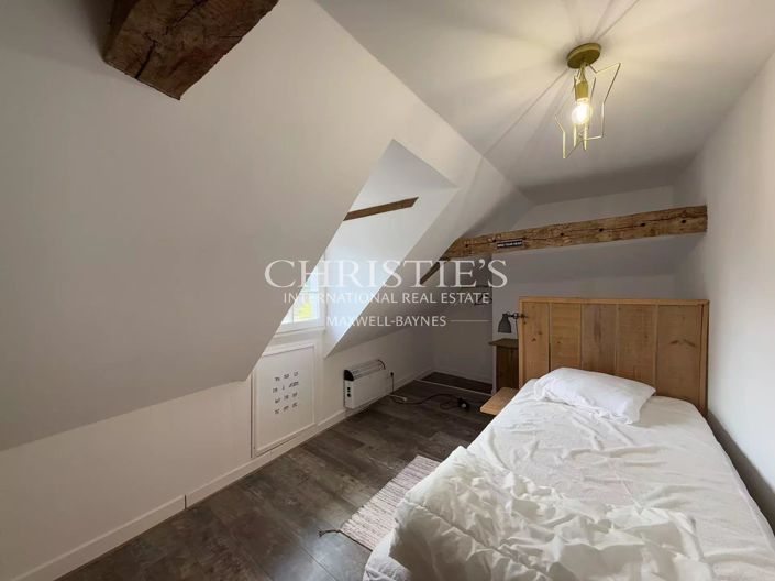 Image No.23-8 Bed House for sale