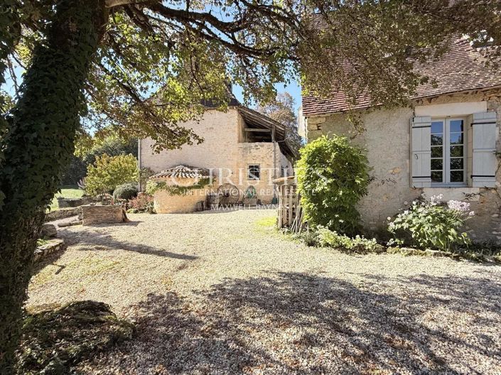 Image No.8-8 Bed House for sale