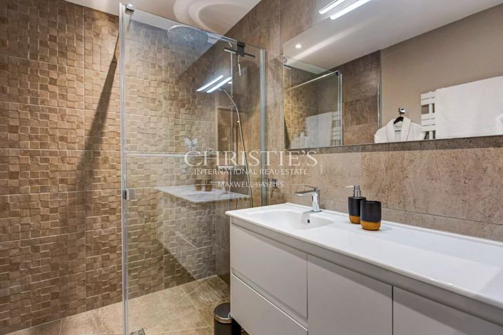 Image No.15-4 Bed House for sale