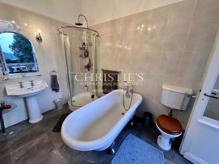 Image No.18-4 Bed House for sale