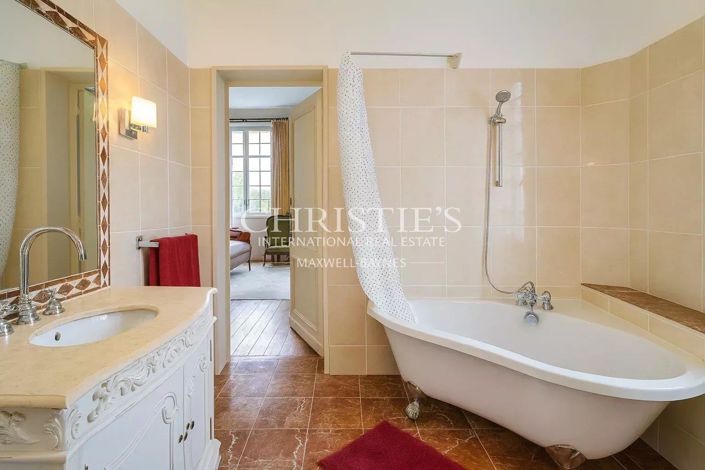 Image No.20-4 Bed House for sale