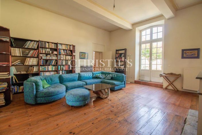 Image No.16-6 Bed House for sale