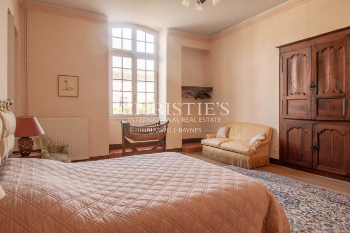Image No.17-6 Bed House for sale