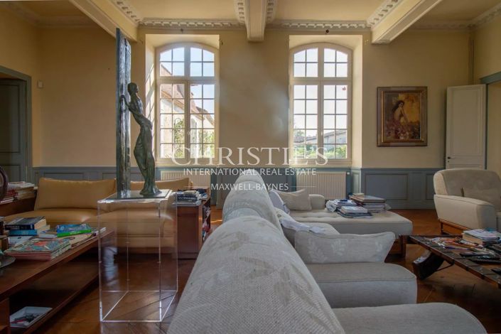 Image No.8-6 Bed House for sale