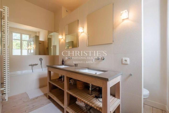 Image No.10-5 Bed House for sale