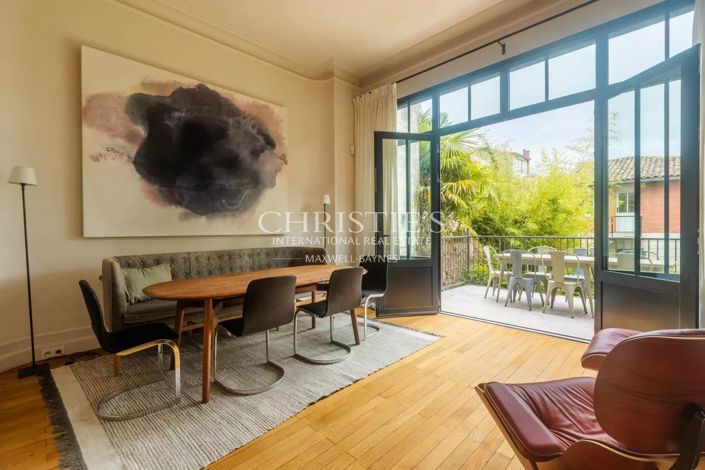 Image No.2-5 Bed House for sale