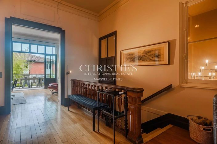 Image No.9-5 Bed House for sale