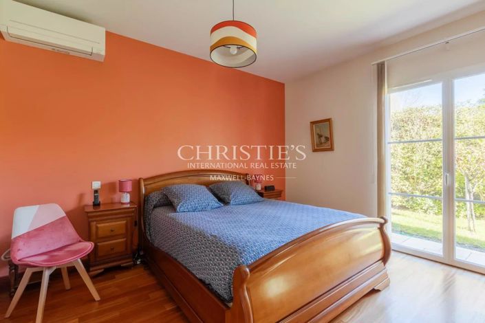 Image No.17-3 Bed House for sale