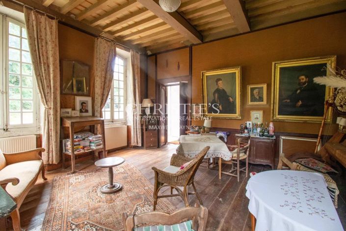 Image No.12-6 Bed House for sale