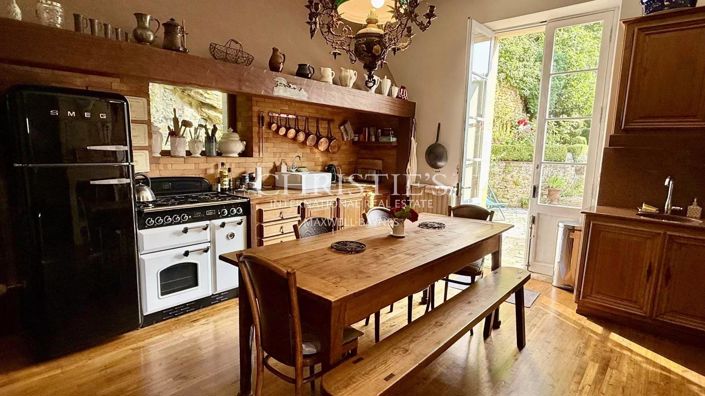 Image No.7-6 Bed House for sale