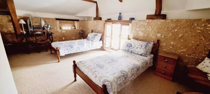 Image No.6-5 Bed House for sale