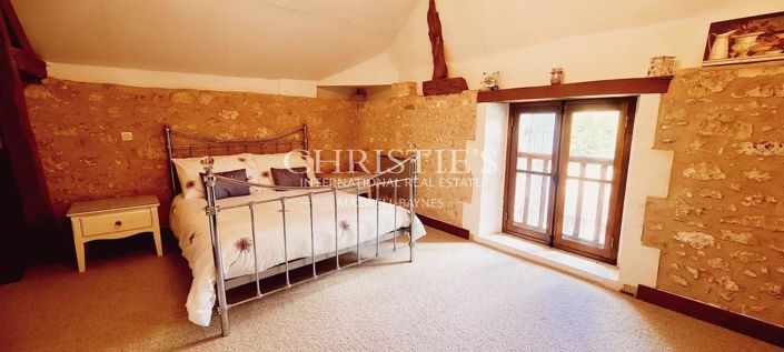 Image No.8-5 Bed House for sale