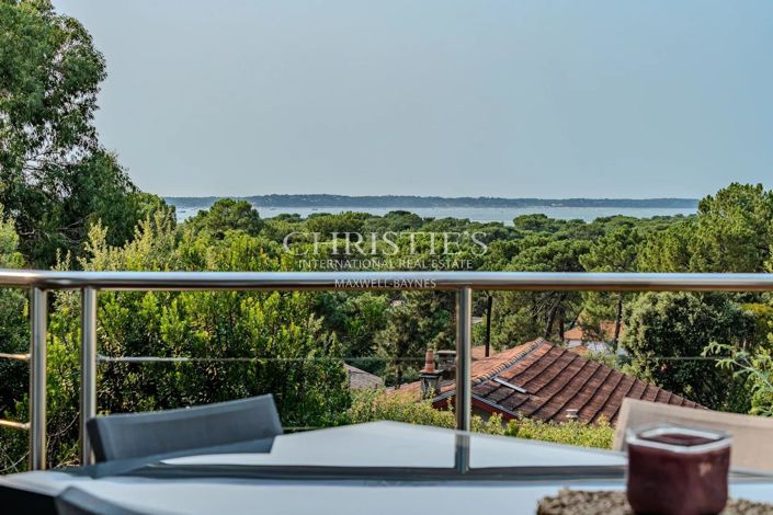 Image No.10-7 Bed House for sale