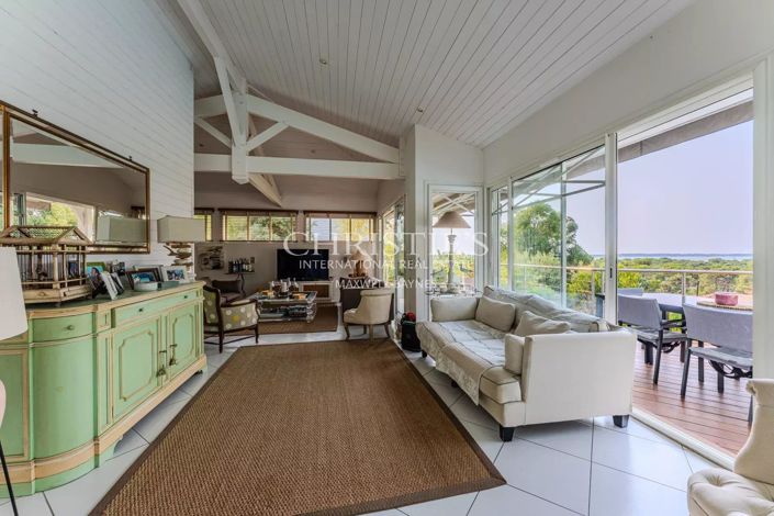 Image No.11-7 Bed House for sale