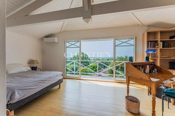 Image No.13-7 Bed House for sale