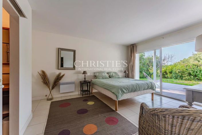 Image No.18-7 Bed House for sale