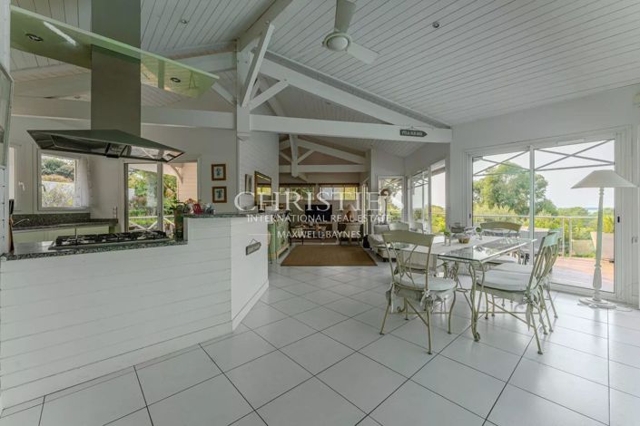 Image No.9-7 Bed House for sale