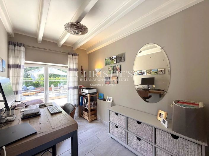 Image No.18-4 Bed House for sale