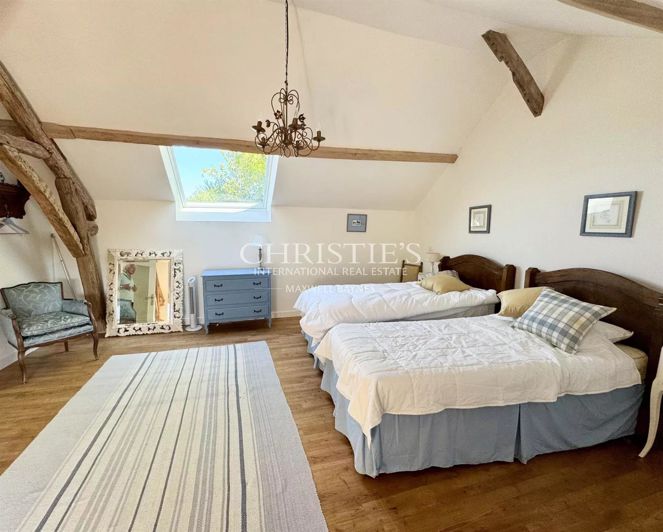 Image No.12-4 Bed House for sale