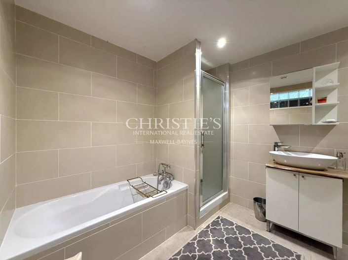 Image No.21-7 Bed House for sale