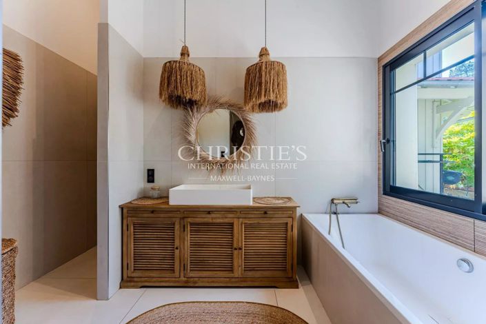 Image No.18-5 Bed House for sale