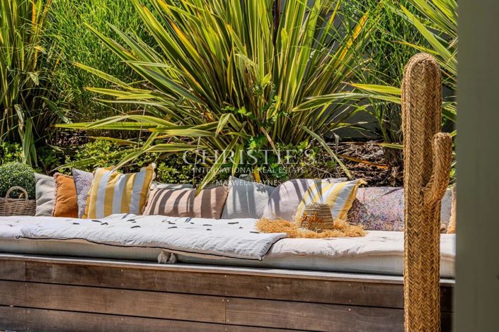 Image No.24-5 Bed House for sale