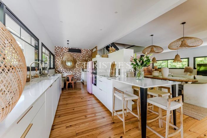 Image No.7-5 Bed House for sale