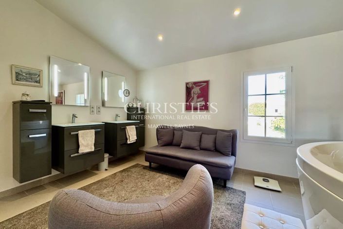 Image No.26-7 Bed House for sale