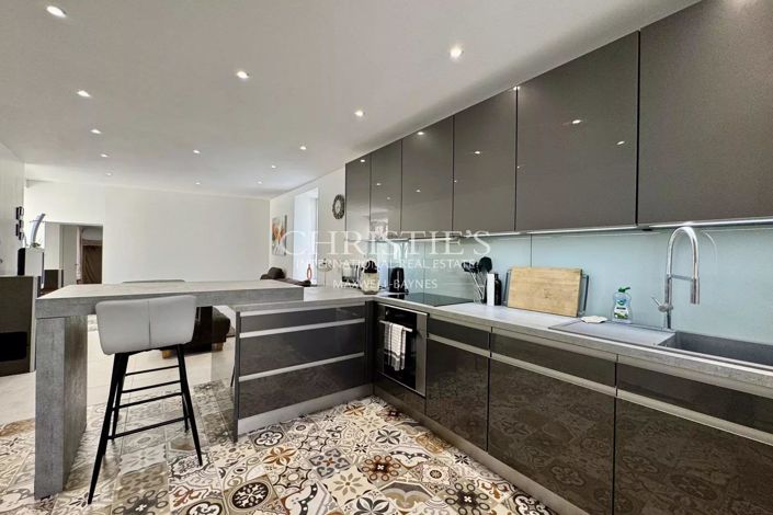 Image No.42-7 Bed House for sale