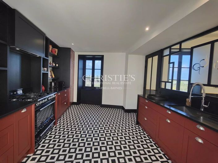 Image No.6-5 Bed House for sale