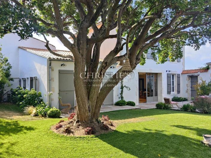 Image No.9-5 Bed House for sale