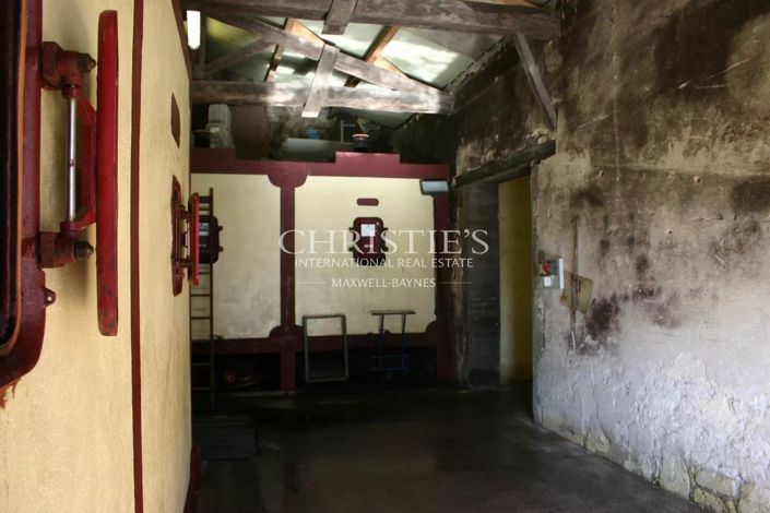 Image No.6-6 Bed House for sale